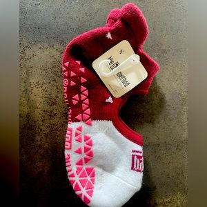 NWT BAR METHOD GRIP SOCKS burgundy